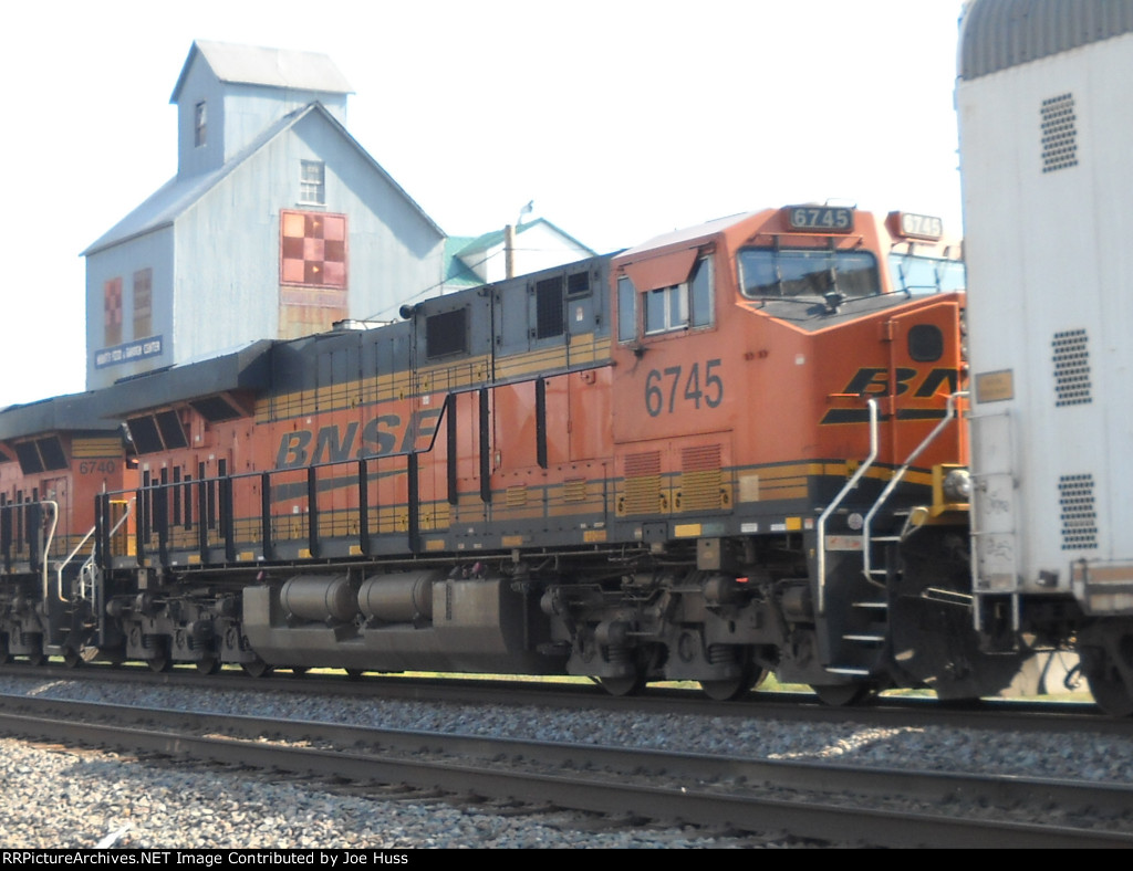 BNSF 6745